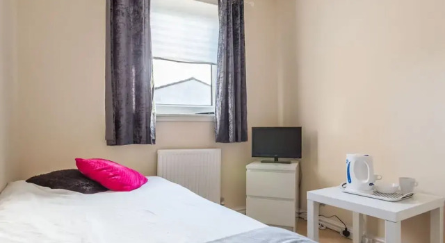 Alluring Holiday Home in Livingston near Town Center, Varaa Hotelli Livingston West Lothian