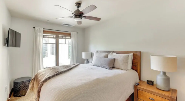 Half-mi to Payette Lake: Dtwn Mccall Condo!, Забронировать Отель Отели Мак-Колл 3 звезды, рядом с Manchester Ice &amp; Event Center, 3*