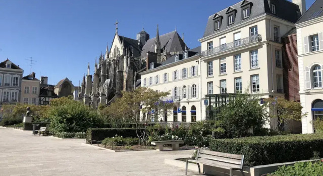 Charmant Zola