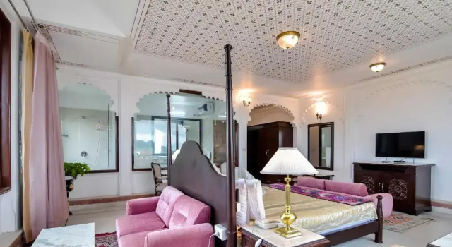 Люкс с видом на озеро Raj Kuber - A Boutique Lake View Hotel