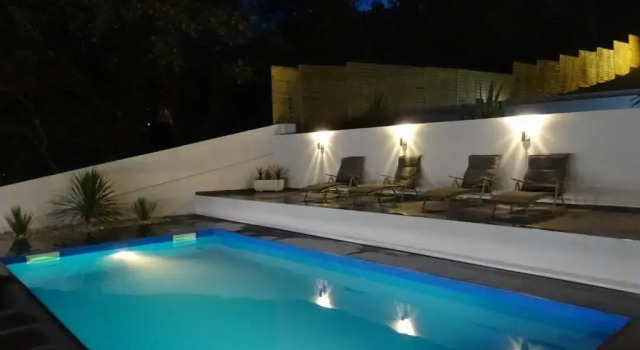 Коттедж Seaside Villa mit Pool für 12 Personen