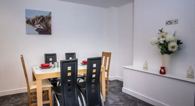 Fantastic Bradford Townhouse 6 bedrooms, Забронировать Отель Бизнес-отели Англии, 4* 5*