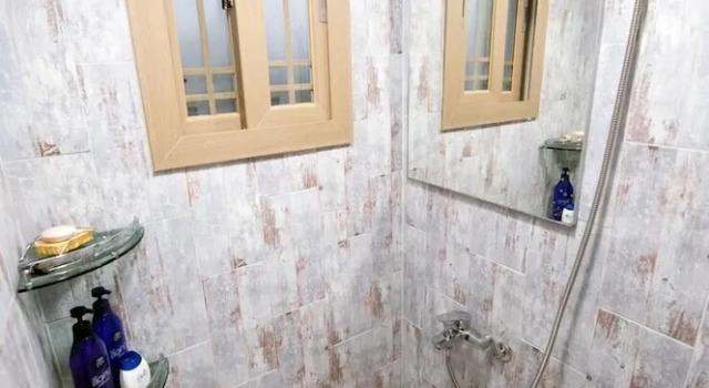 Кровать в общем номере (мужской номер) Bangdigareum B&B