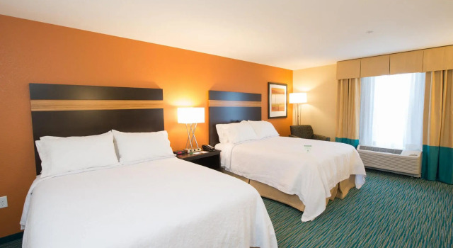 Четырёхместный номер Standard Holiday Inn Bismarck by IHG