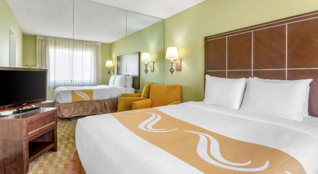 Четырёхместный люкс The Buena Park Hotel & Suites