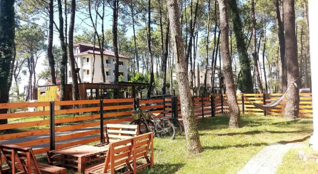 Коттедж с 4 комнатами Beachfront 4-bedroom home in Kaprovani pine forest