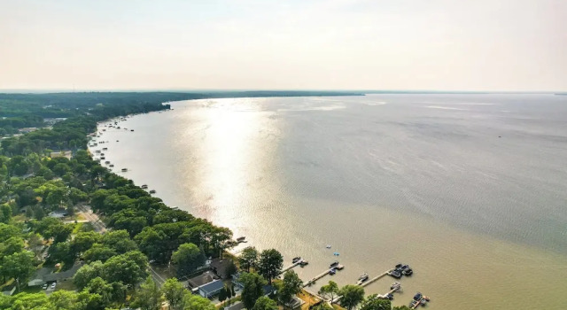 Houghton Lake Family Cottage w/ Game Room!, Varaa Lomakoti Houghton Lake Michigan