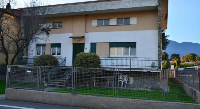 Casa di Leo, Book Hotel Hotels in Dervio with Parking, Parking