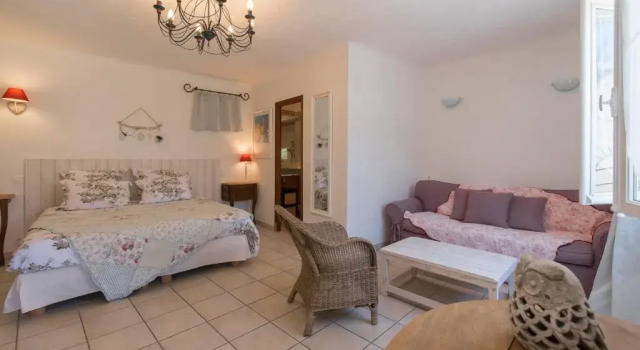 Трёхместный номер Superior La Villa Roseraie , Hôtel Familial OUVERT TOUTE LANNEE