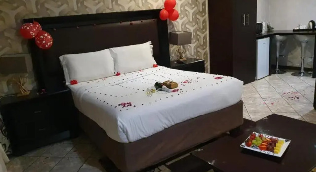 Люкс Deluxe Ecotel Premier Lodge & Conference Centre