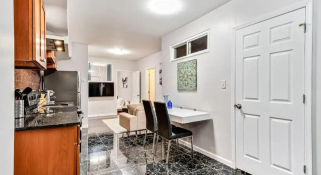 Апартаменты Cozy 1BD Steps Away From Convention Center