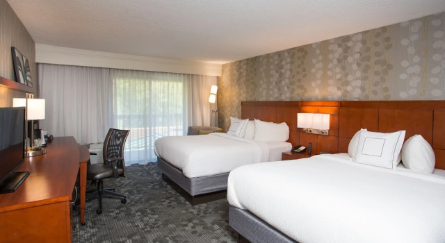 Четырёхместный номер Standard Courtyard by Marriott Boston Westborough