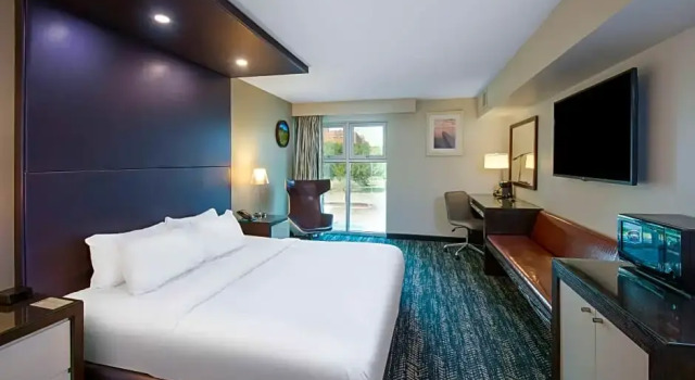 Двухместный номер с видом на город 41 Lakefront Hotel, Trademark Collection By Wyndham