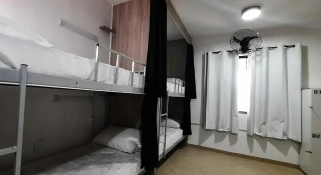 Кровать в общем номере Soul do Mar Hostel