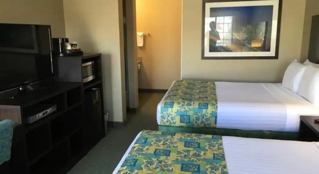 Четырёхместный номер Deluxe Цокольный этаж Regency Inn at San Francisco Airport