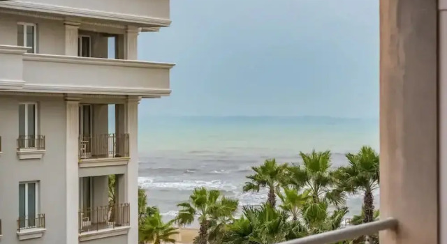 Blue Oasis Beachfront, Rezerwuj Apartament Hotele w Durres County z parkingiem, Parking