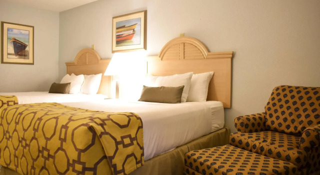 Четырёхместный номер Standard с видом на озеро The Inn on Maritime Bay, an Ascend Collection Hotel