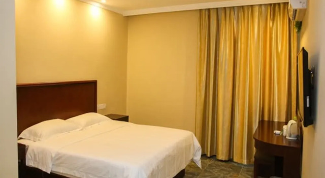 Двухместный номер Superior GreenTree Inn JiangSu ZhenJiang DingMao Industrial Park WoDe Square Express Hotel