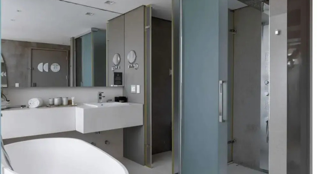 Номер Deluxe Suryaa Hotel Pinhais, Curio Collection by Hilton