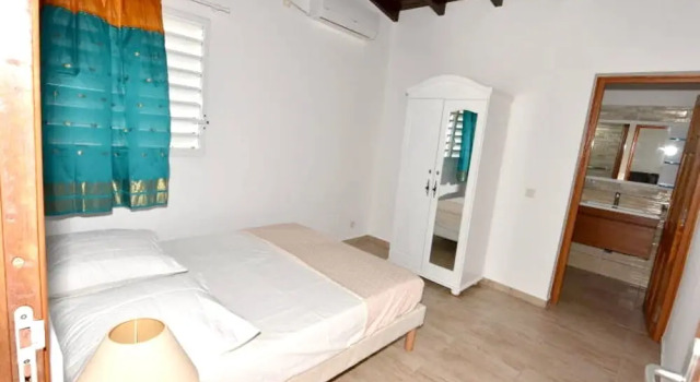 Villa With 3 Bedrooms in Saint François, With Wonderful sea View, Private Pool, Enclosed Garden, Rezerwuj Willa Hotele w Grande-Terre z basenem, Basen