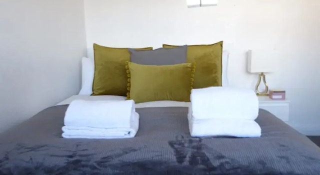 London Heathrow Airport Rooms B.R by C&P