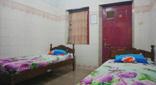 OYO Life 1972 Aman Family Inn Syariah