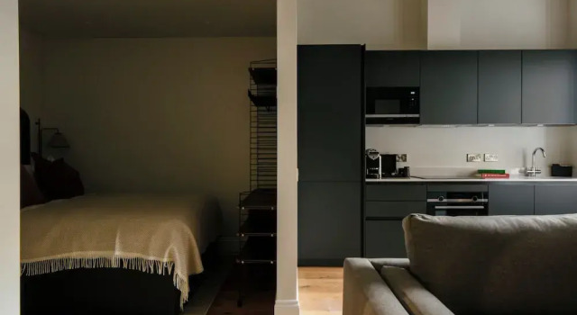 Студия Luxury 33 Castle Terrace