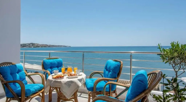 Апартаменты Amazing Seafront Suite