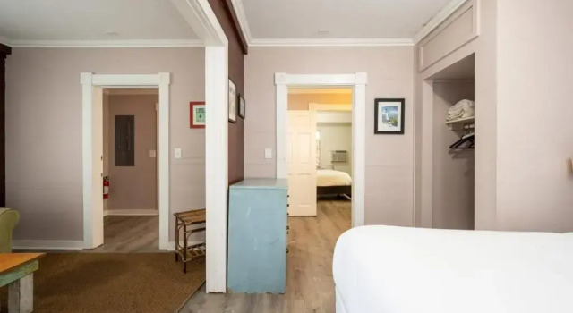 Southern Palms by Brightwild Pool Parking, Забронировать Дом для отпуска Виллы Ки-Уэст, рядом с Harry S Truman Little White House, Вилла