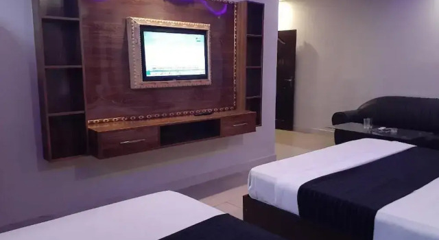 Номер Deluxe Gulberg Continental Hotel