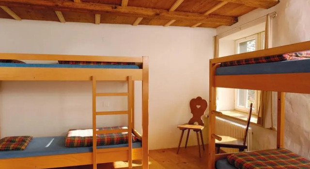 Brugg Youth Hostel, Забронировать Хостел Бругг 