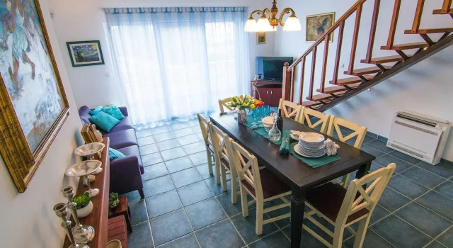 Villa With 7 Bedrooms in Maslinica, With Wonderful sea View, Private P, Prenota Villa Hotel a Croatian Islands con parcheggio, Parcheggio