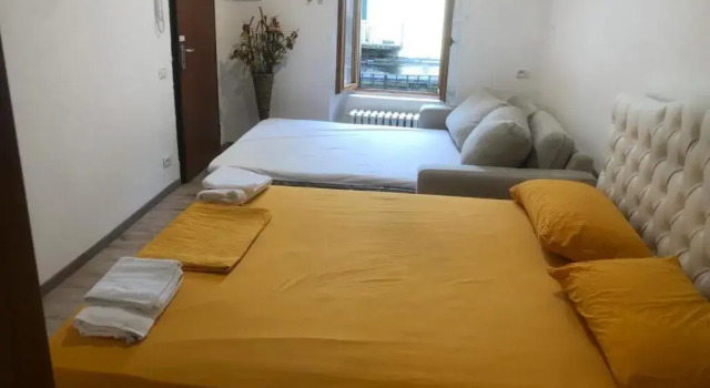 Supercentral one room flat, 16 min to Bergamo airport