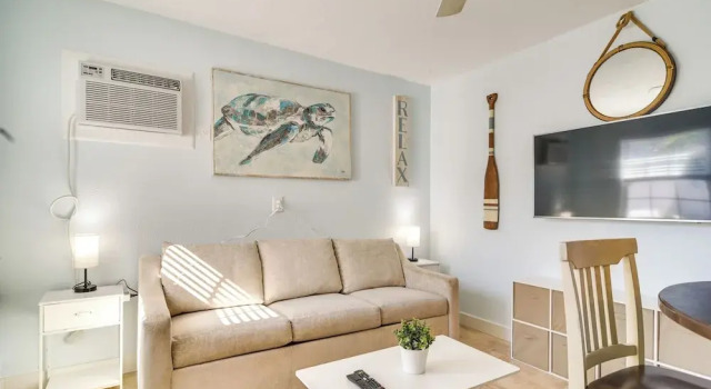 Apartment w/ Easy Access to Indian Rocks Beach!, Забронировать Апартаменты/квартира Отели Клируотер-Бич с парковкой, Парковка
