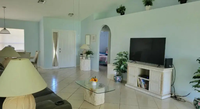 Large 3 bedroom house situated in a quiet neighborhood, Забронировать Отель Кейп-Корал Southwest Florida