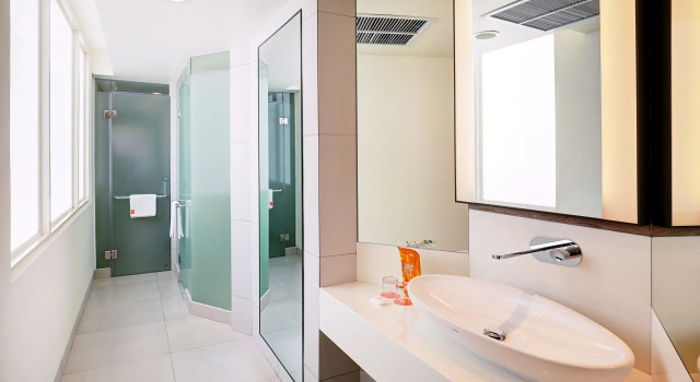 Suite HARRIS Hotel & Conventions Bundaran Satelit Surabaya