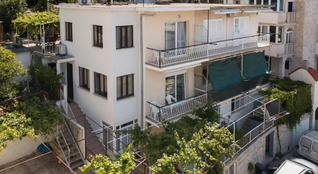 Apartments Antonija in Omis, Book Lejlighed Hoteller i Split Region med parkering, Parkering