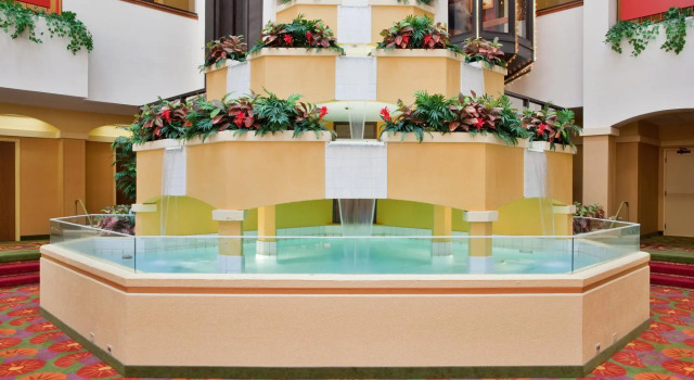 Holiday Inn & Suites Springfield - I-44 by IHG, Забронировать Отель Спрингфилд Озакр, рядом с The Air and Military Museum of the Ozarks