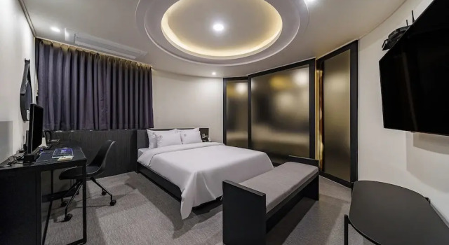 Номер Superior Daejeon Brown Dot Wolpyeong