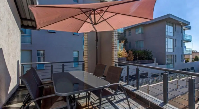 Апартаменты Superior Upmarket Sandton apartment