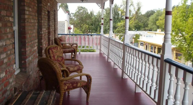 Jamestown Hotel