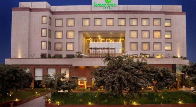Полулюкс Lemon Tree Premier 1, Gurugram