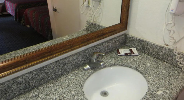 Четырёхместный номер Standard Riverside Inn & Suites