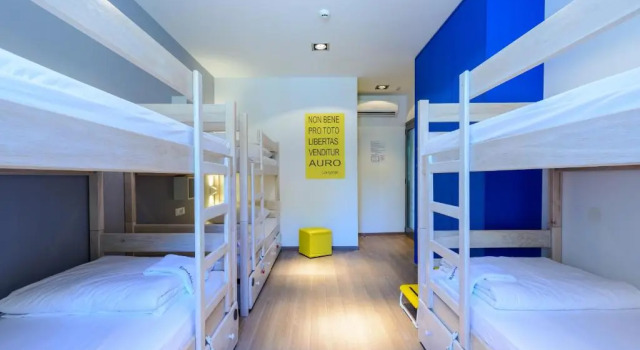 Кровать в общем номере Hostel Sea Breeze