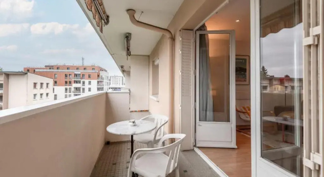 Апартаменты Nice apartment with balcony and city view