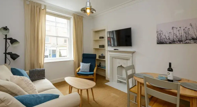 Pebbles Apartment - Heart of Town