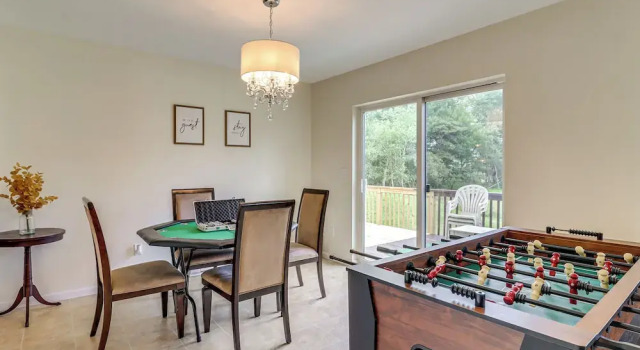 Коттедж Family Retreat w/ 2 Game Rooms & Deck in Long Pond