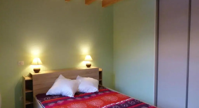 **Charmant Atelier Rénové, Jardin & Terrasse, Proche Ski et Vichy** - FR-1-489-140, Prenota Hotel Hotel a Alvernia con parcheggio, Parcheggio