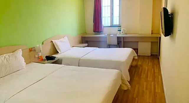 Двухместный номер Business 7 Days Inn Wuhan Guanggu Square Huazhong University of Science and Technology Branch