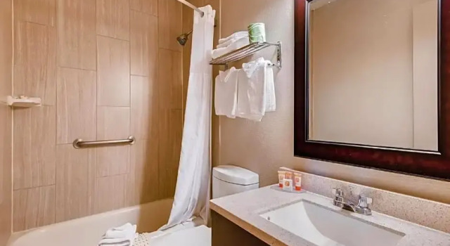 Номер Deluxe Orangewood Inn and Suites Midtown